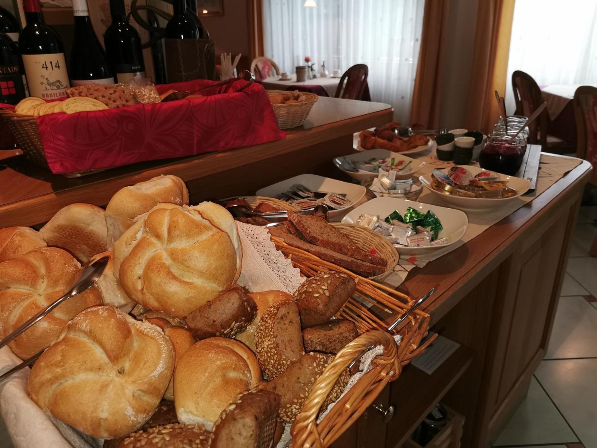 Hotel Akelei Brunico Ngoại thất bức ảnh